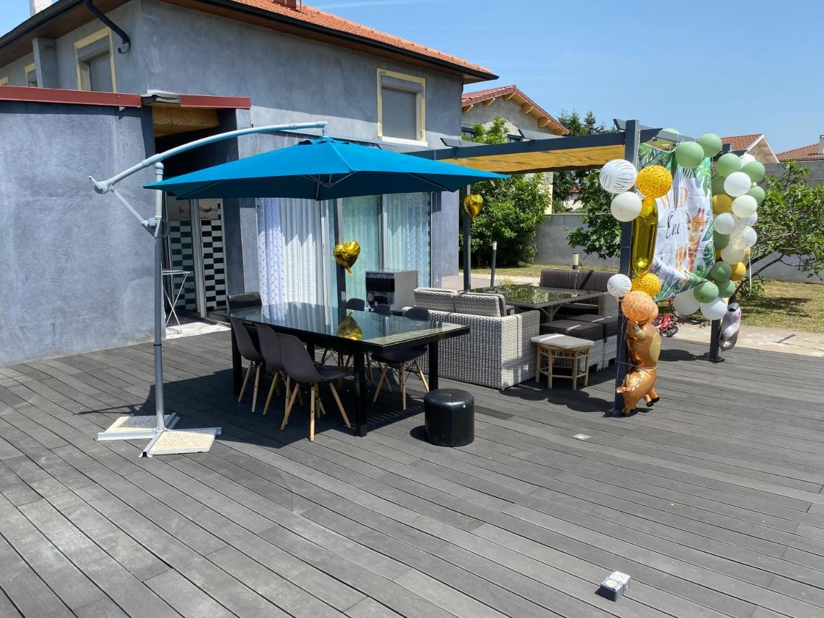 Apartamento Pavillon Bon Enfant Saint-Priest  Exterior foto