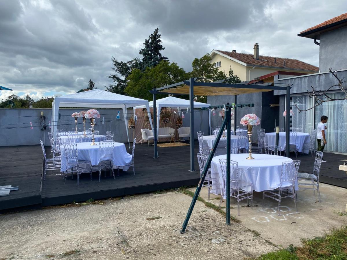 Apartamento Pavillon Bon Enfant Saint-Priest  Exterior foto